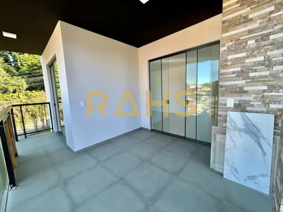 Imagem Linda casa recém construída com 1 suíte e 2 quartos, sacada com churrasqueira e 2 vagas de garage...