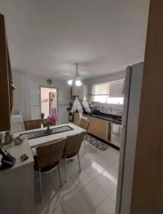 Imagem Casa triplex com piscina á venda em Santos