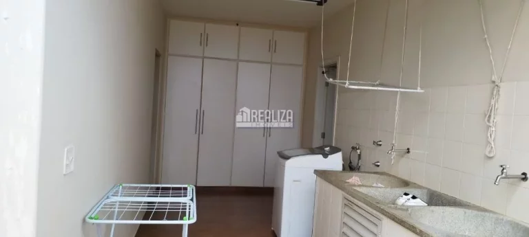 Imagem Casa Residencial / Comercial à venda com 3 dormitórios na Mercês, Uberaba