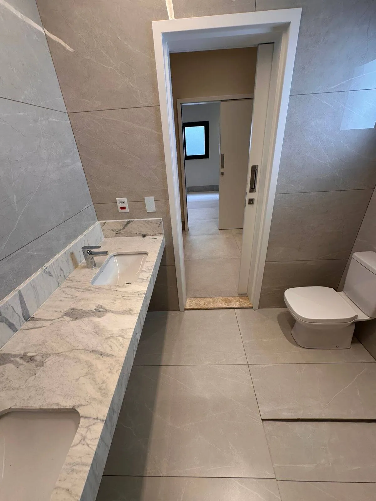 Imagem Casa três suítes Condomínio Belvedere 2