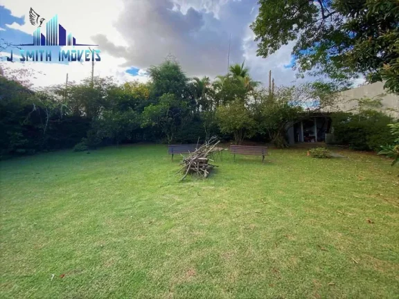 Imagem TÉRREA, 3 suítes, lote plano, piscina e gourmet, em bolsão fechado.