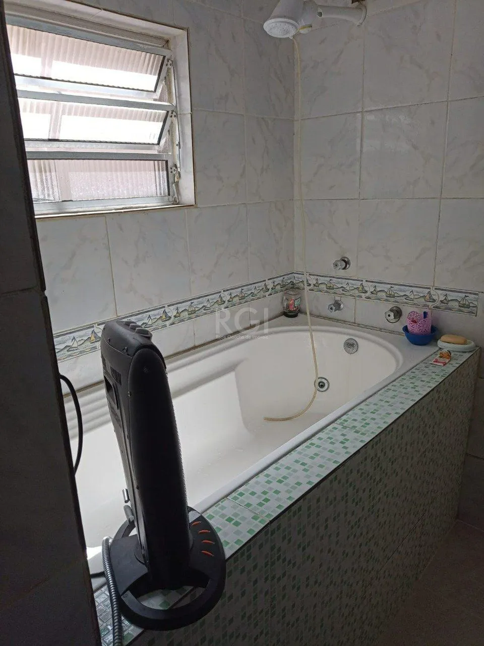 Imagem Casa 3 dormitórios, sendo 1 suite, 9 vagas - bairro Ponta Grossa Porto Alegre RS