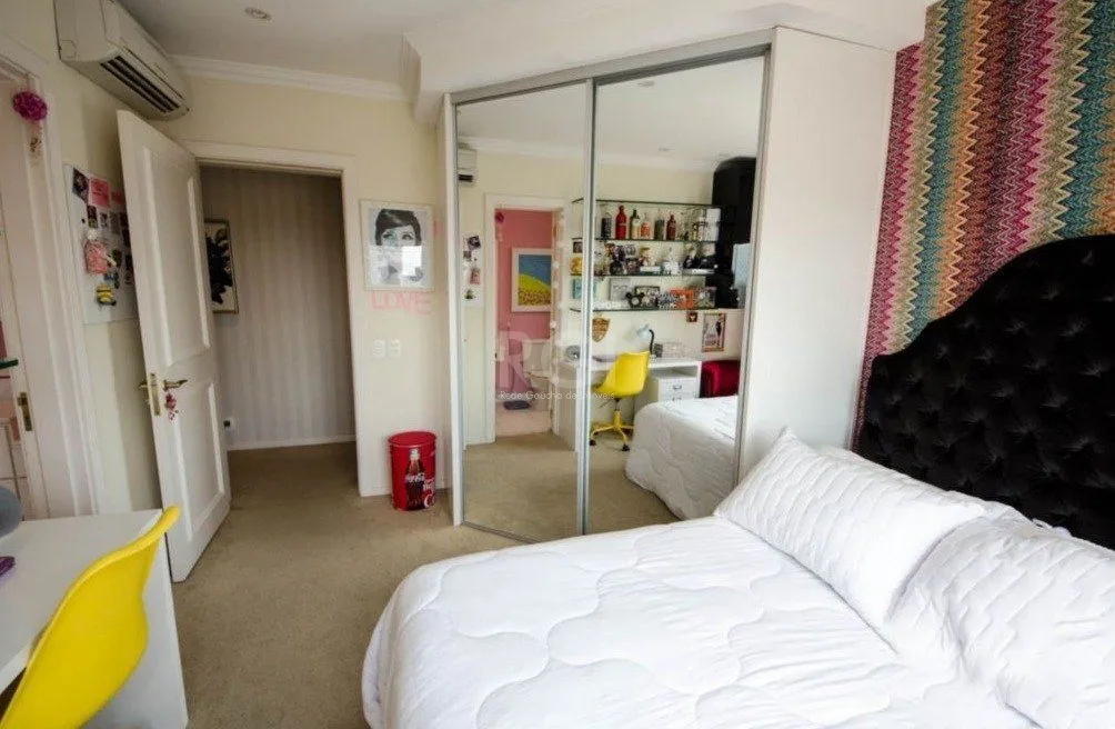 Imagem Apartamento a venda semi mobiliado 3 suítes no Moinhos de Vento
