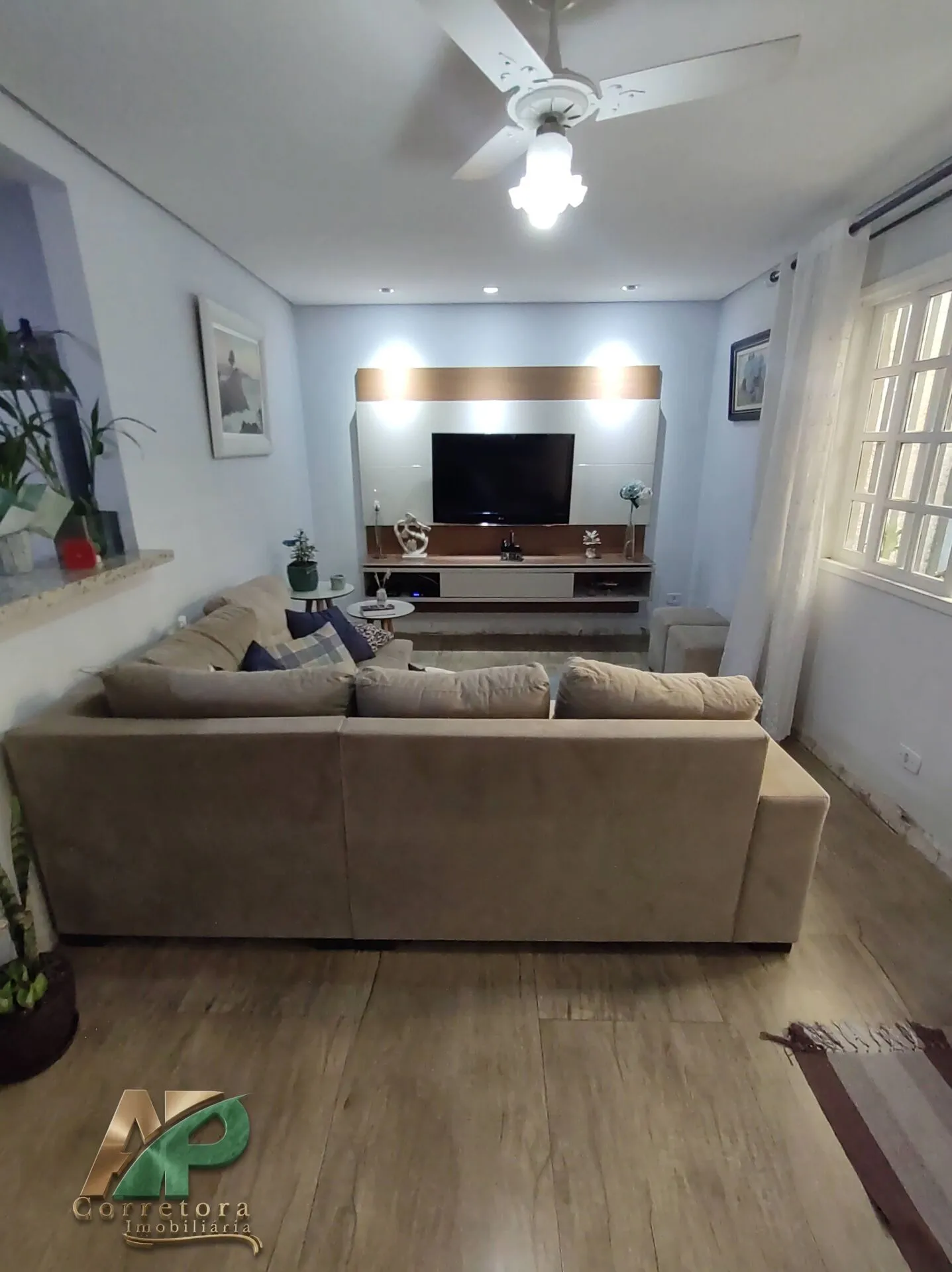 Imagem Casa à Venda em Taboão da Serra: 308m², 2 Vagas e Perto do Shopping