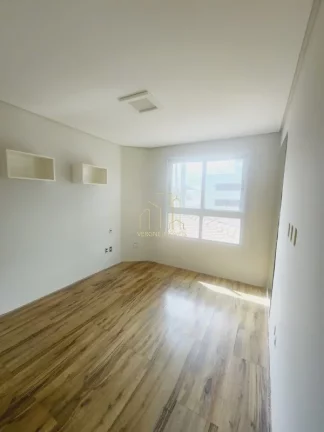 Imagem Excelente casa em condomínio fechado reformada com três suítes gabinete a venda em Stella Maris Salvador