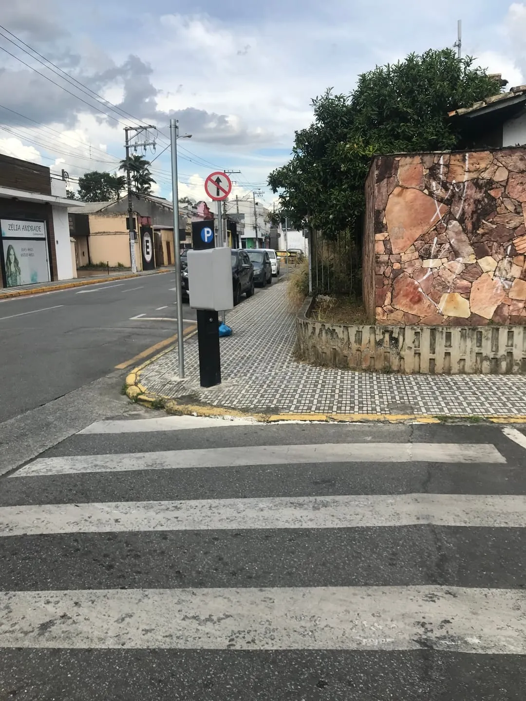 Imagem Sobrado de Esquina com 368,50m² no Centro de Pinda - Ótima Oportunidade para Residência ou Comércio de Sucesso!