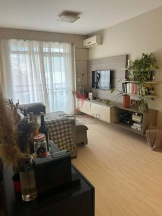 Apartamento semi mobilado , com sacada, localizado no centro de Jaguará do Sul