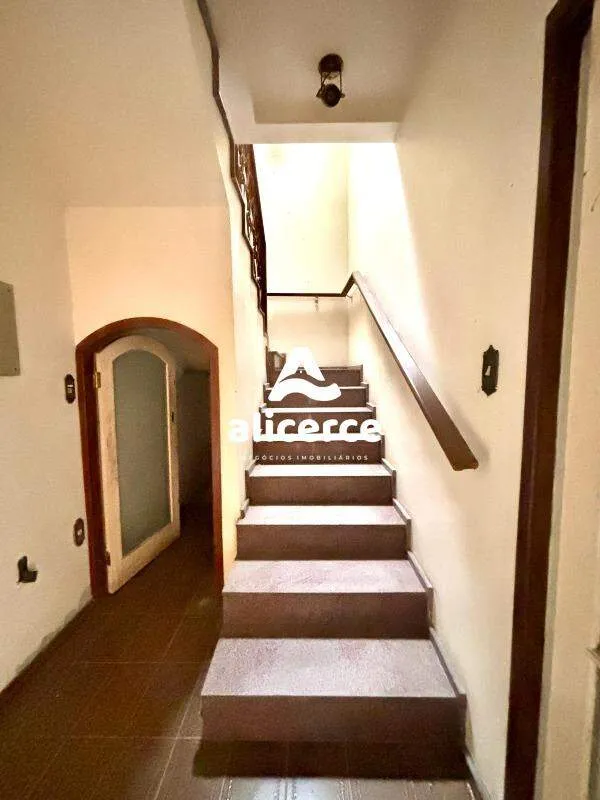 Imagem Casa com 4 Quartos e 3 banheiros à venda, 320m² no bairro Balneário em Florianópolis