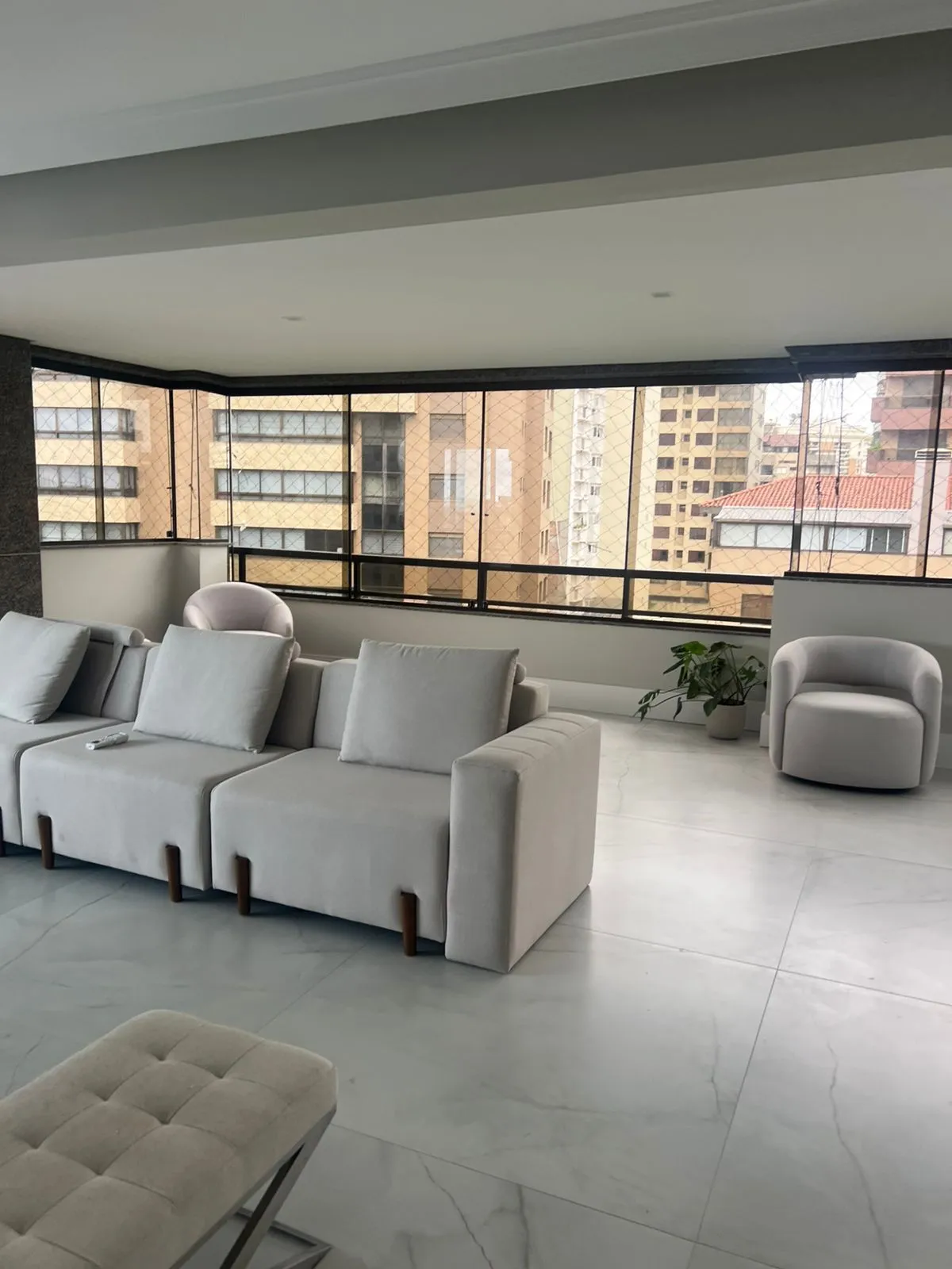 Imagem Vende-se apartamento com 4 suítes, 333m² e 3 vagas - Bela Vista