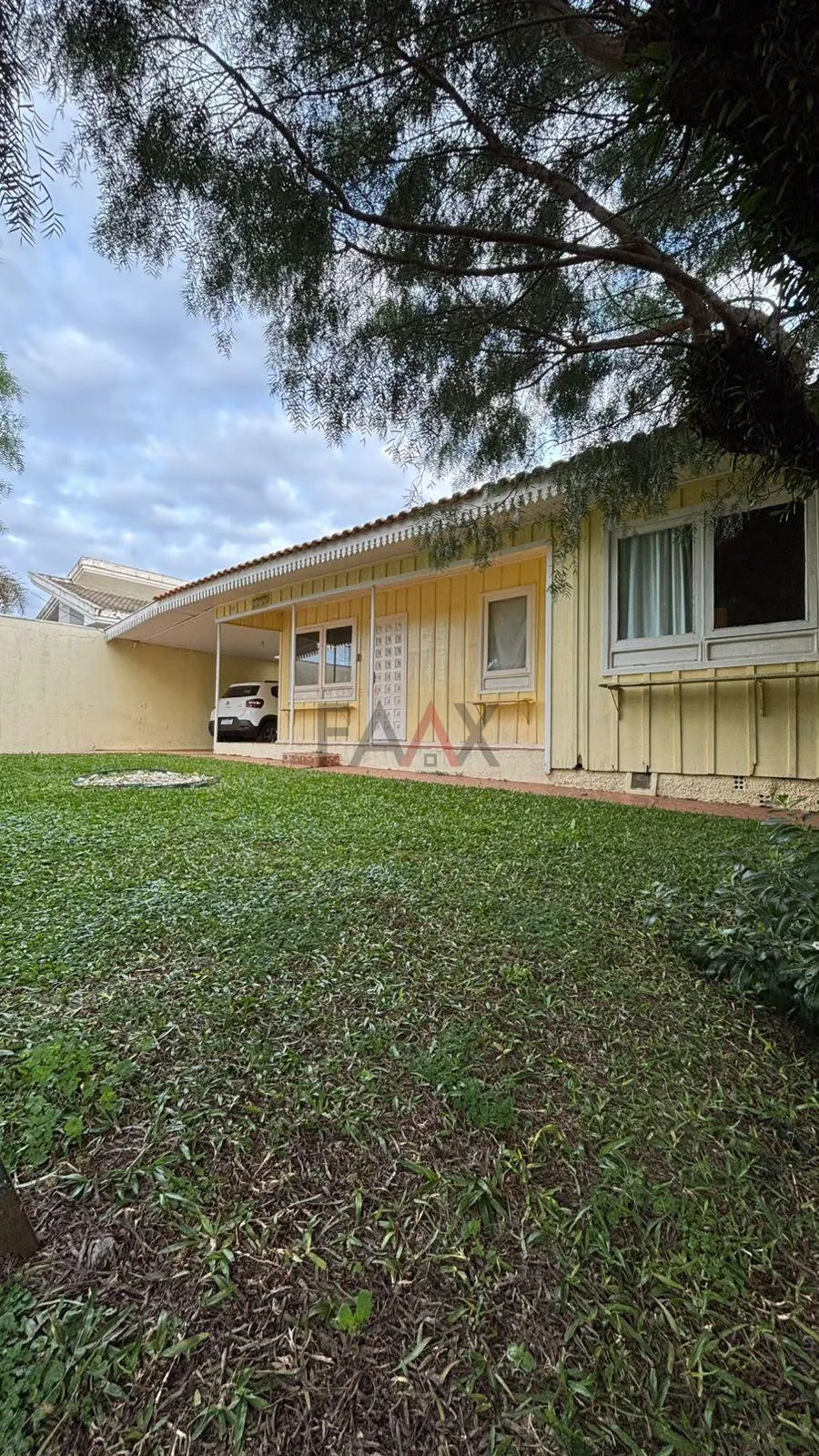 Imagem Casa Aconchegante de Madeira com Terreno à Venda - Santana, Guarapuava - PR