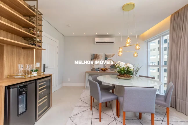 Imagem Apartamento à venda com 4 quartos sendo 2 suítes e 2 vagas de garagem localizado em Balneário Camboriú