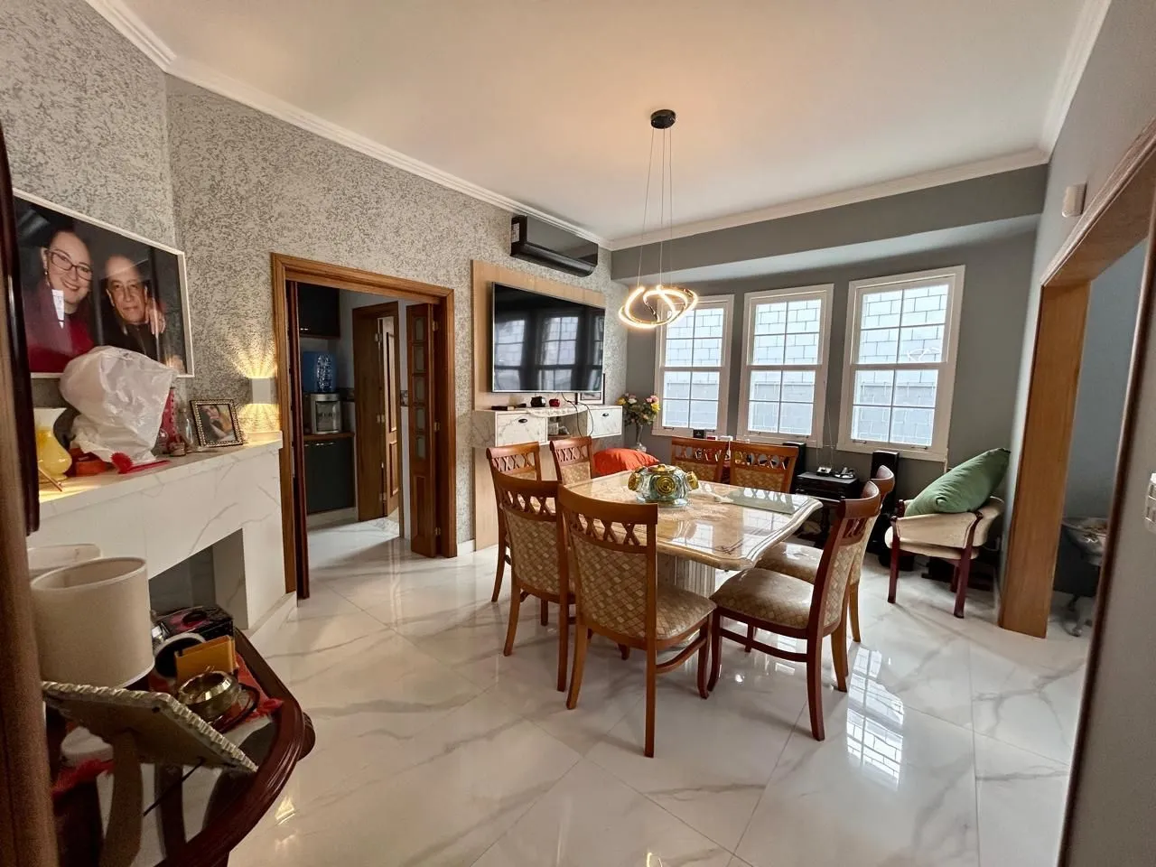 Imagem Casa 8 dormitórios, 5 banheiros e 6 vagas no Bairro São João Porto Alegre