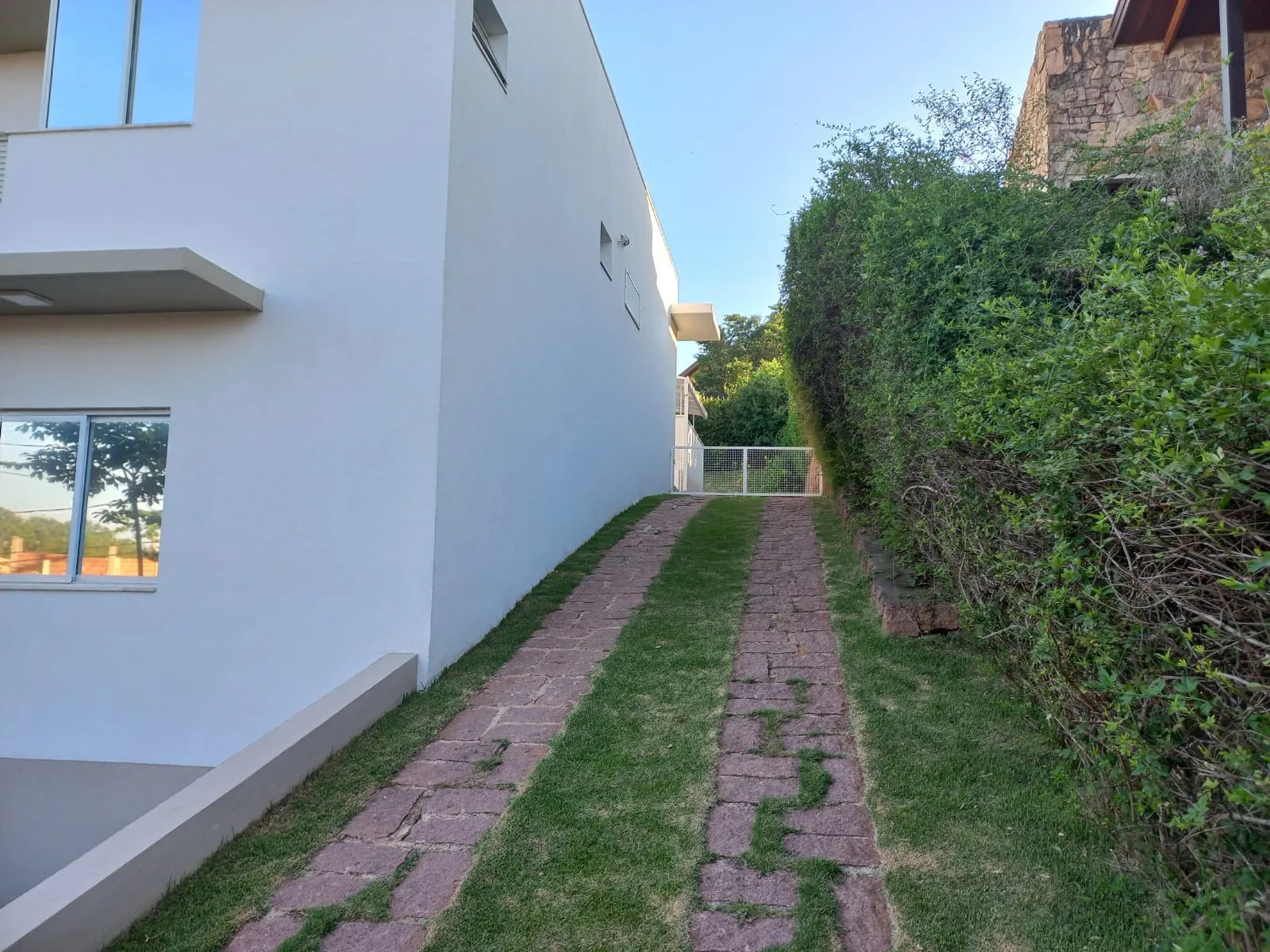 Imagem Casa Dupla Localizada no Condomínio Santo Antônio l
