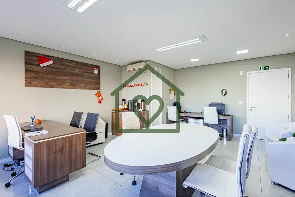 Imagem Sala comercial de 37m2 no 7º andar da Rua Gutemberg, 151, Torre 2, na Zona Petrópolis, com piso po...