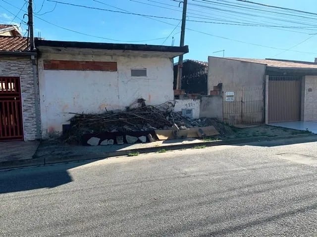 Foto do imóvel Casa à venda 2 Quartos, 5 Vagas, 300M², Laerte Assunção, Pindamonhangaba - SP