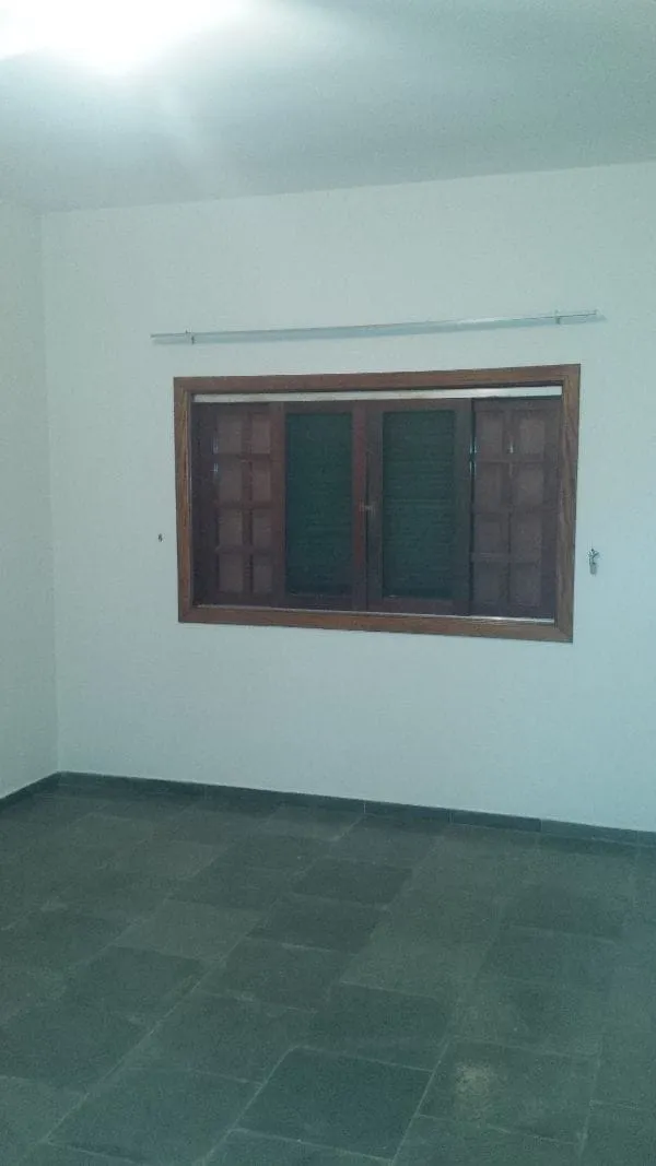 Imagem Chácara à venda 3 Quartos, 3 Suites, 3 Vagas, 3000M², Parque Lago Azul, Pindamonhangaba - SP