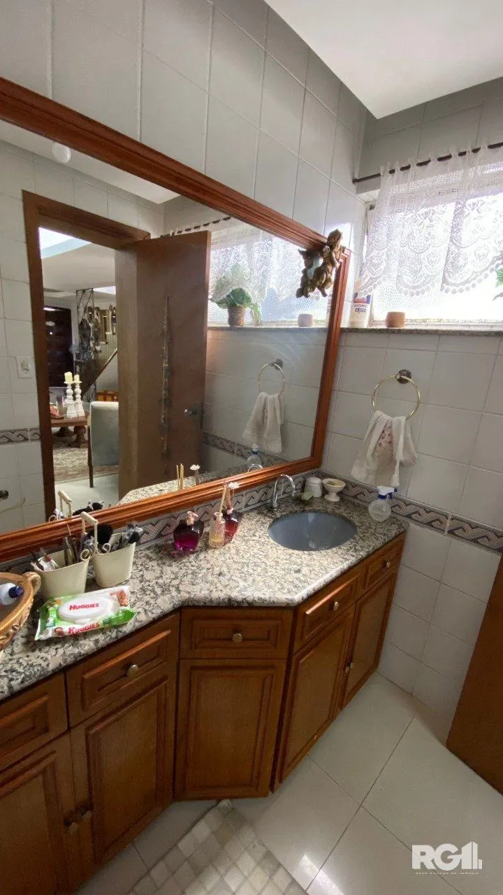 Imagem CASA AMPLA 3 DORMITÓRIOS NO ANDAR SUPERIOR NA CIDADE BAIXA .
