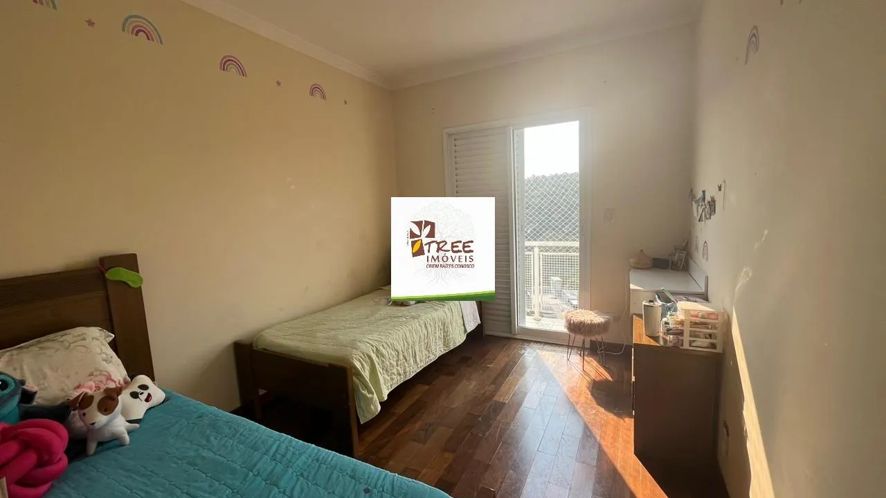 Imagem VENDA DE SOBRADO NO CONDOMÍNIO HILLS III, EM ARUJÁ/SP, 521m² com 05 suítes, piscina, sala ampla, quintal de 200m² e 06 vagas. CONSULTE-NOS.