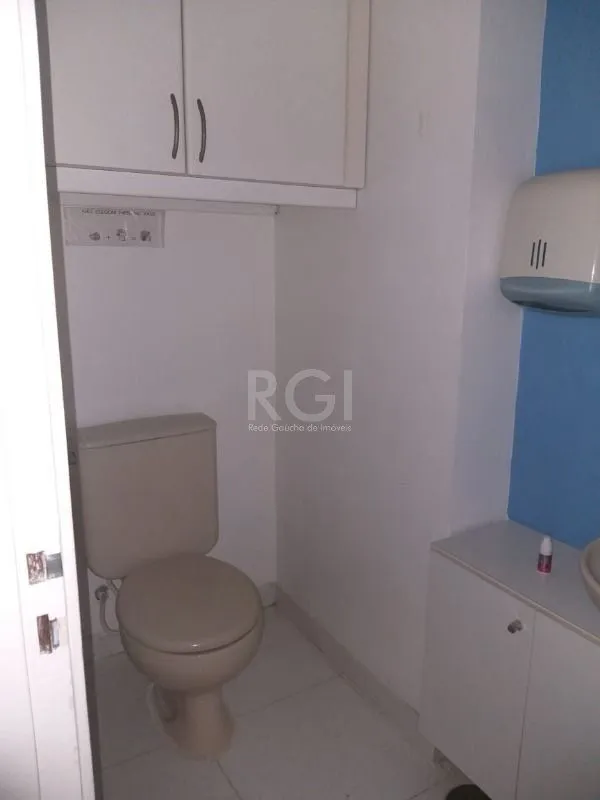 Imagem MÁFFER IMÓVEIS ALUGA Sala Comercial na Av. Cristóvão Colombo - Próxima à Félix da Cunha- 32.71m²