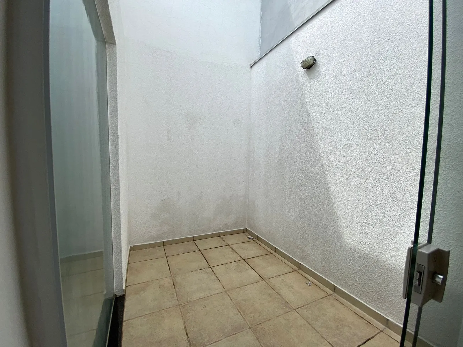 Imagem Excelente Casa de 100M² no Condomínio Horto Florestal I Para Venda e Locação