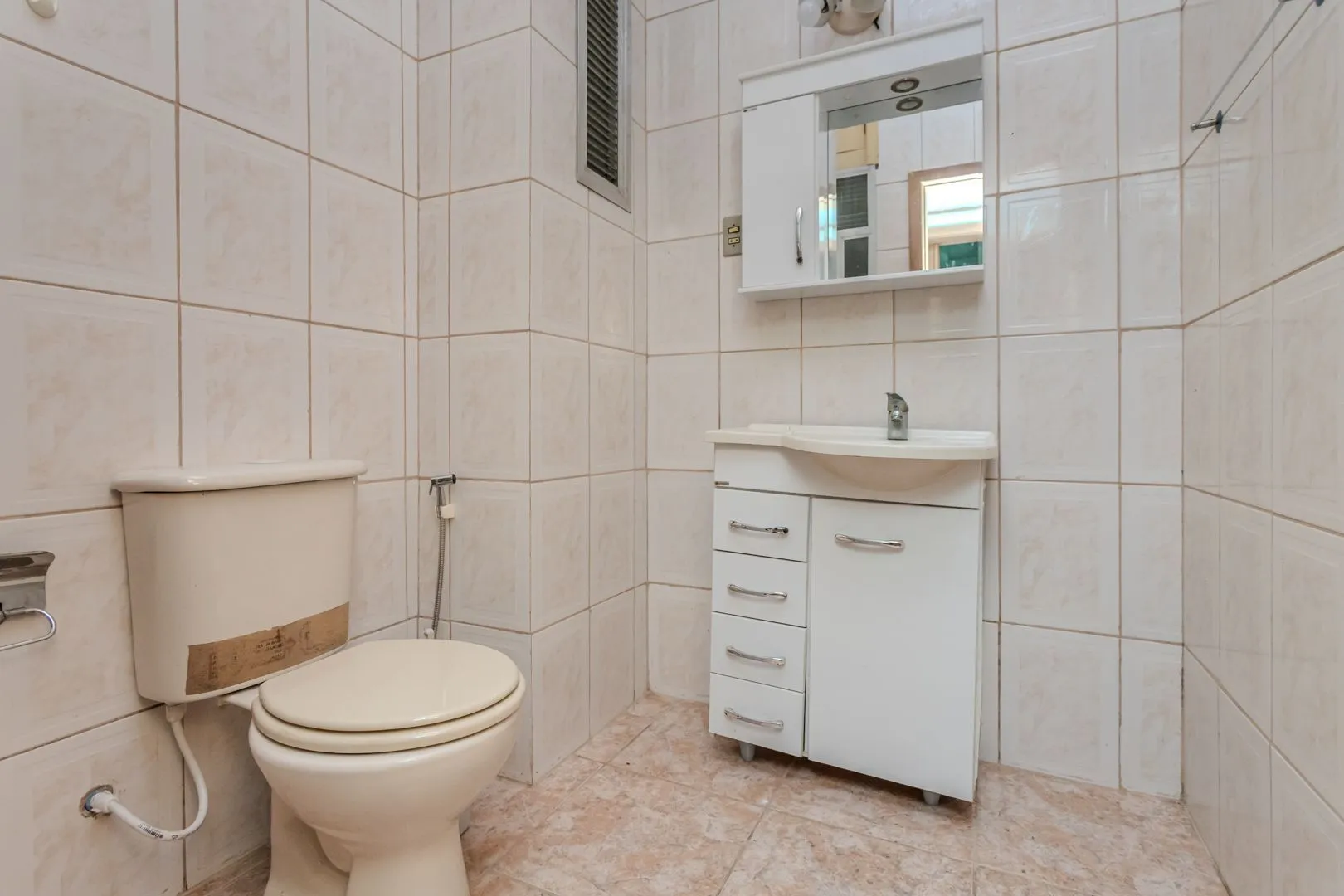 Imagem Casa sobrado no Partenon com 5 dormitórios e 4 vagas