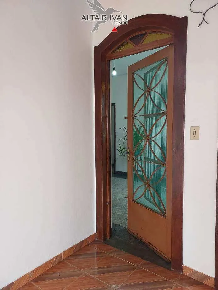 Imagem Casa antiga em bom estado