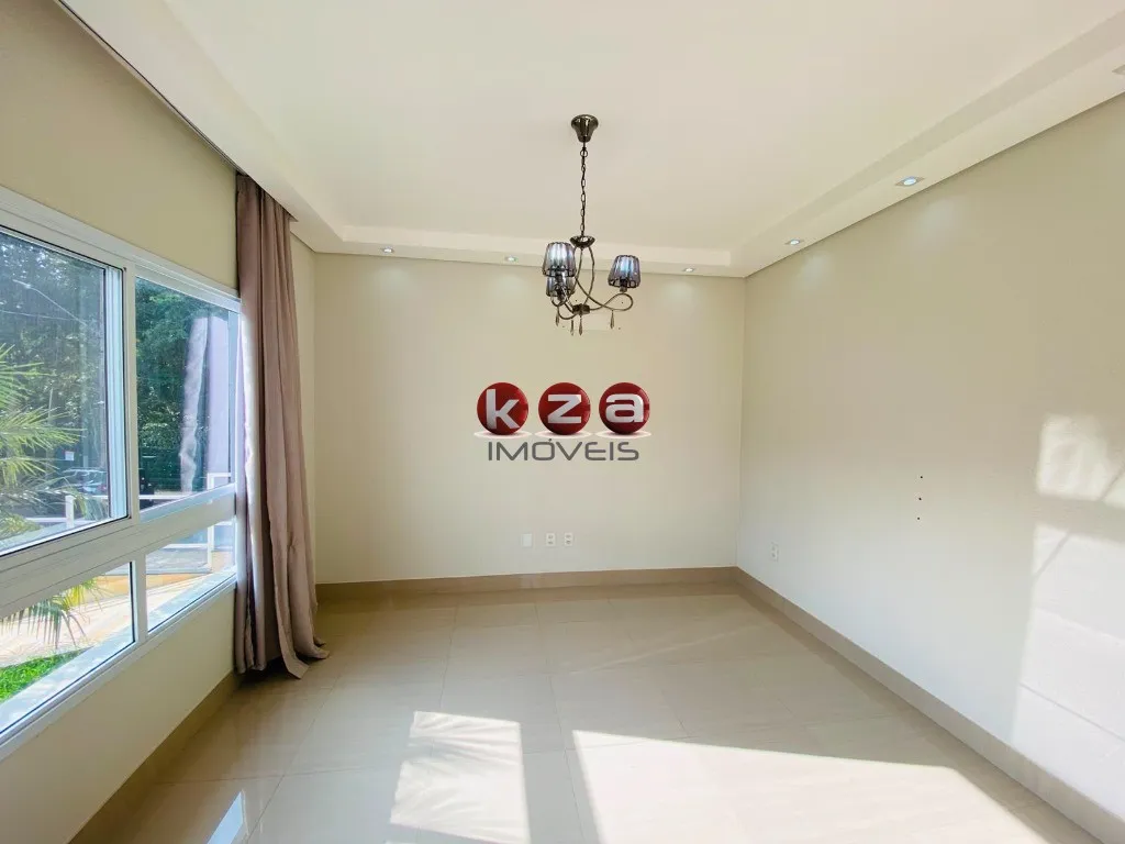 Imagem Casa para locação em condomínio exclusivo de Valinhos-SP, 3 quartos, 3 suítes, 3 salas, 5 banheiros, 6 vagas, 242m². Lenheiro