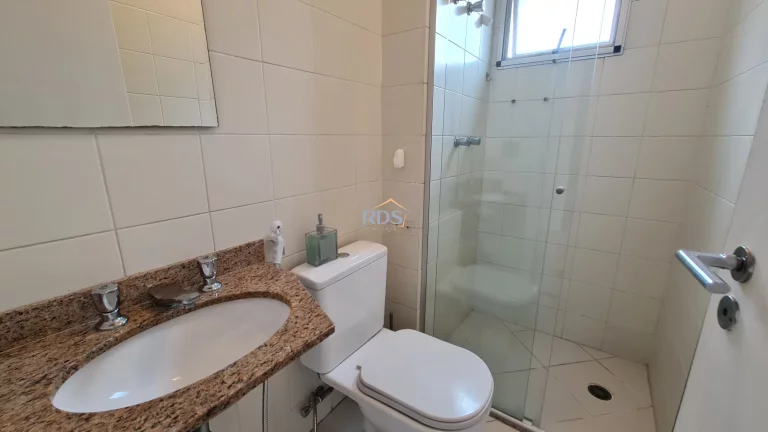 Imagem Vende um aconchegante apartamento de 51m², com dois dormitórios sendo uma suíte, uma vaga coberta