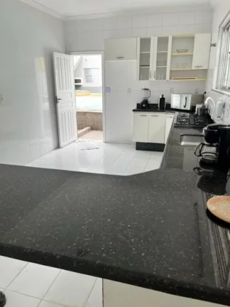 Imagem Vendo casa com 362 mts de área útil, piscina 4x7, barzinho de tijolinho e mármore + EDÌCULA com 2 dormitórios, banheiro Sistema de captação de energia própria fotovoltáica