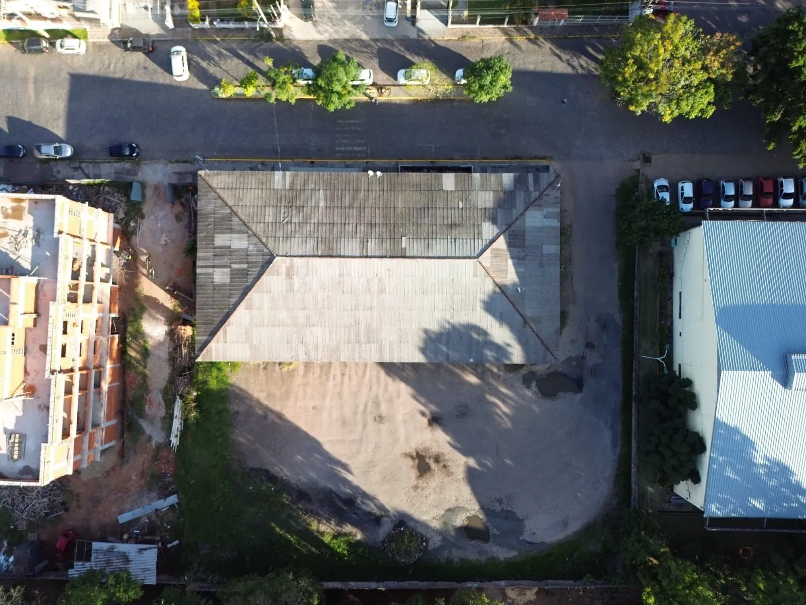 Imagem Prédio Comercial, com lojas alugadas, centro de Butiá. Preço Abaixo do Mercado!
