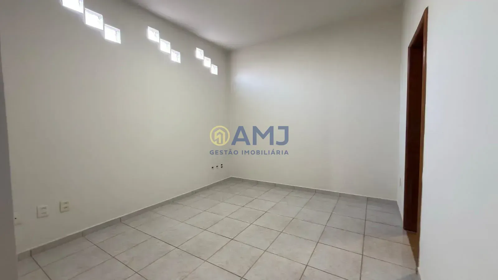Imagem SOBRADO AMPLO À VENDA | VILA LUCY - GOIÂNIA