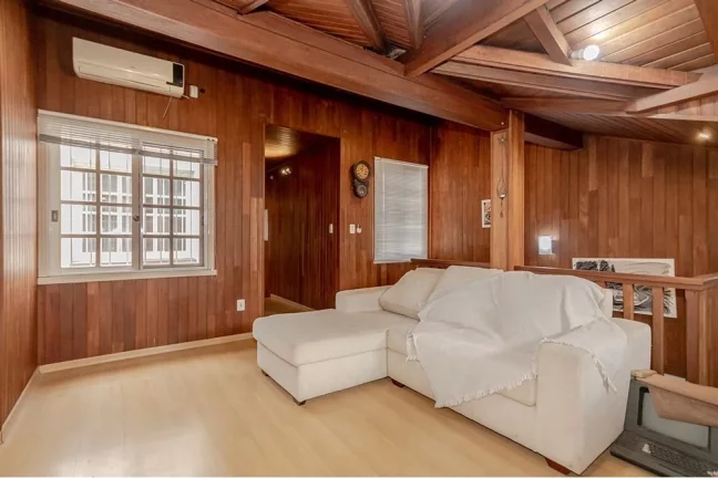 Imagem Casa para venda no bairro Chácara das Pedras em Porto Alegre