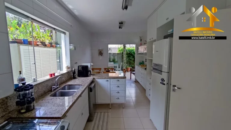 Imagem Casa a venda e locação no condomínio Chácara das Paineiras II na Granja Viana - Batelli Imóveis