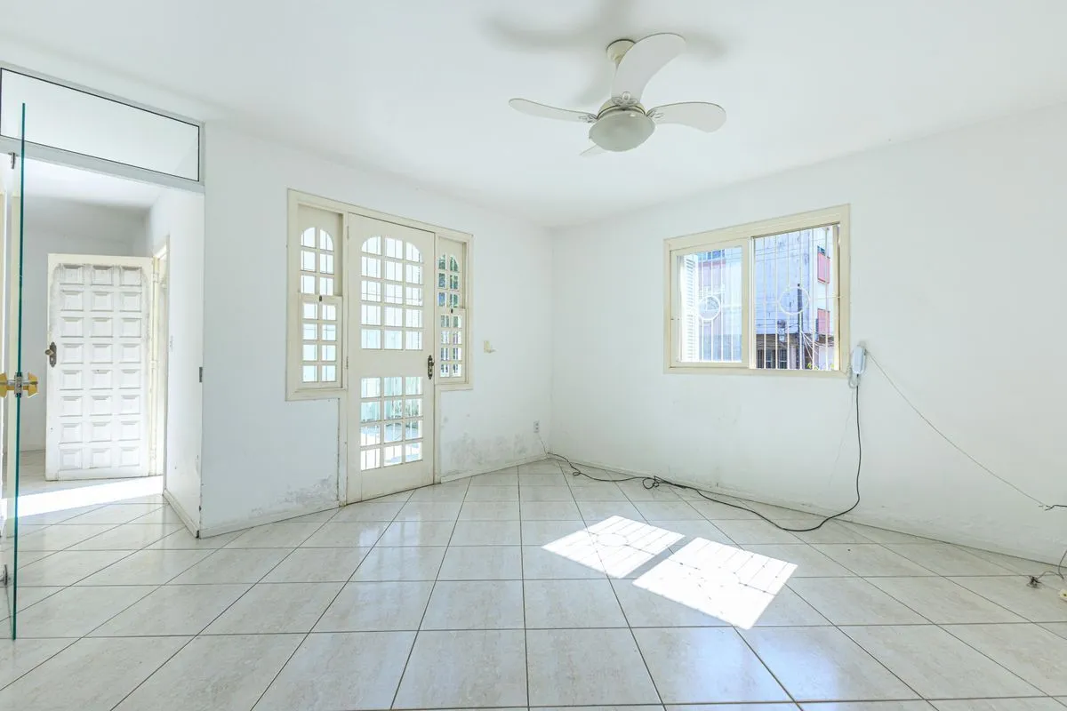 Imagem Casa 4 dormitórios Petrópolis