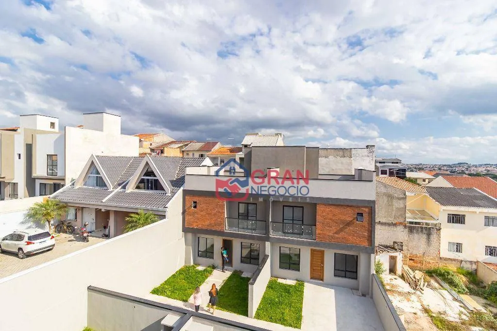 Imagem Sobrado com 3 dormitórios à venda no Xaxim - Curitiba/PR