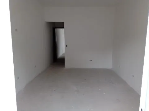 Imagem VENDA DE CASA NO CENTER VILLE, EM ARUJÁ/SP, 257m² com 3 dormitórios, suíte com varanda, sala de estar, cozinha, lavanderia e 01 vaga. CONSULTE-NOS.