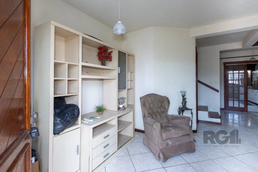 Imagem Casa em Condomínio na Zona Sul, no bairro Hípica, com 2 dormitórios, living para dois ambientes, cozinha mobiliada, lavabo