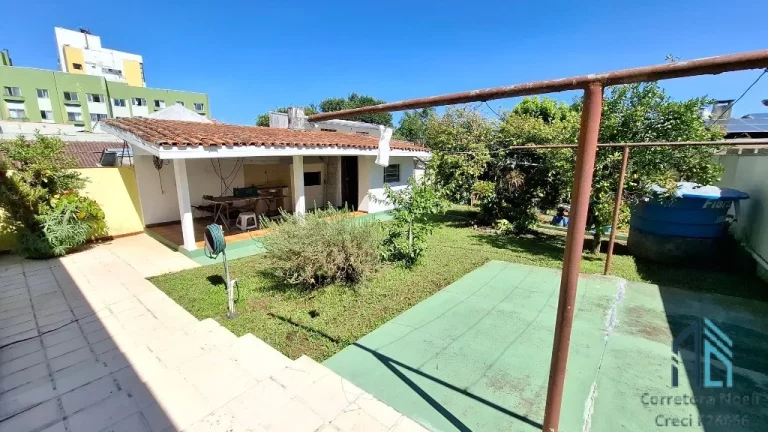 Imagem Casa com amplo terreno, a venda 04 quartos c/suíte no Seminário em Curitiba PR