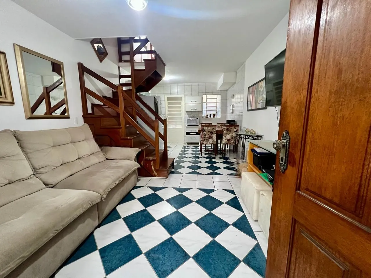 Imagem Casa em condomínio fechado com 94m2, 3 dormitórios no bairro Camaquã.