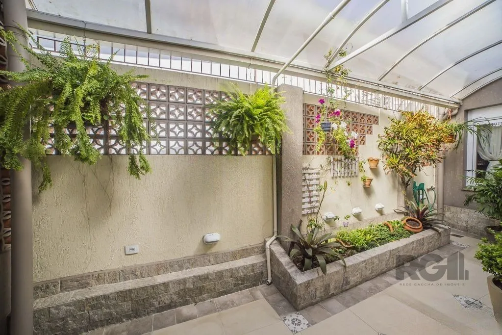 Imagem Casa de 4 dormitórios no bairro Glória