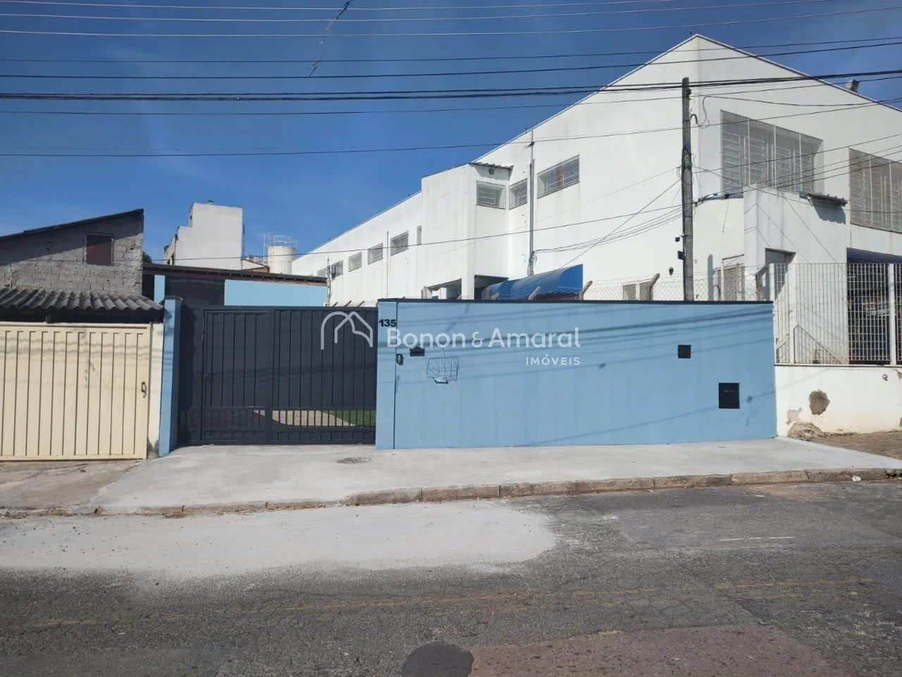 Imagem Vende-se casa de 3 dormitórios no Jd. São Fernando