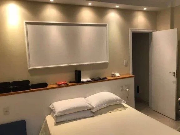 Imagem Apartamento no Centro de São Vicente pertinho da Praia do Gonzaguinha, frente com varanda, 3 dorms (1Suite) e 1 vaga.