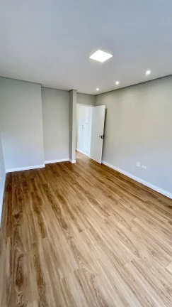 Imagem Sobrado de 155 m² 3 Dormitórios sendo 3 Suítes e 2 Vagas de Garagens