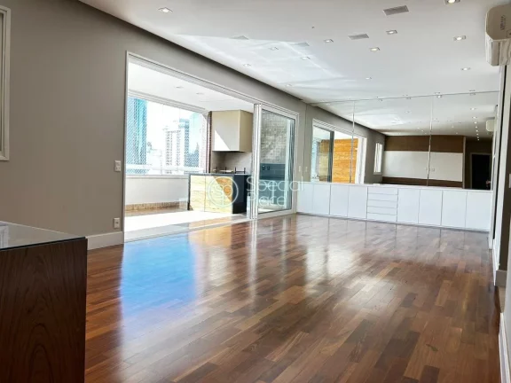 Imagem Excelente apartamento com 151m² no Itaim. Amplo living com varanda gourmet, sala de jantar e home t...