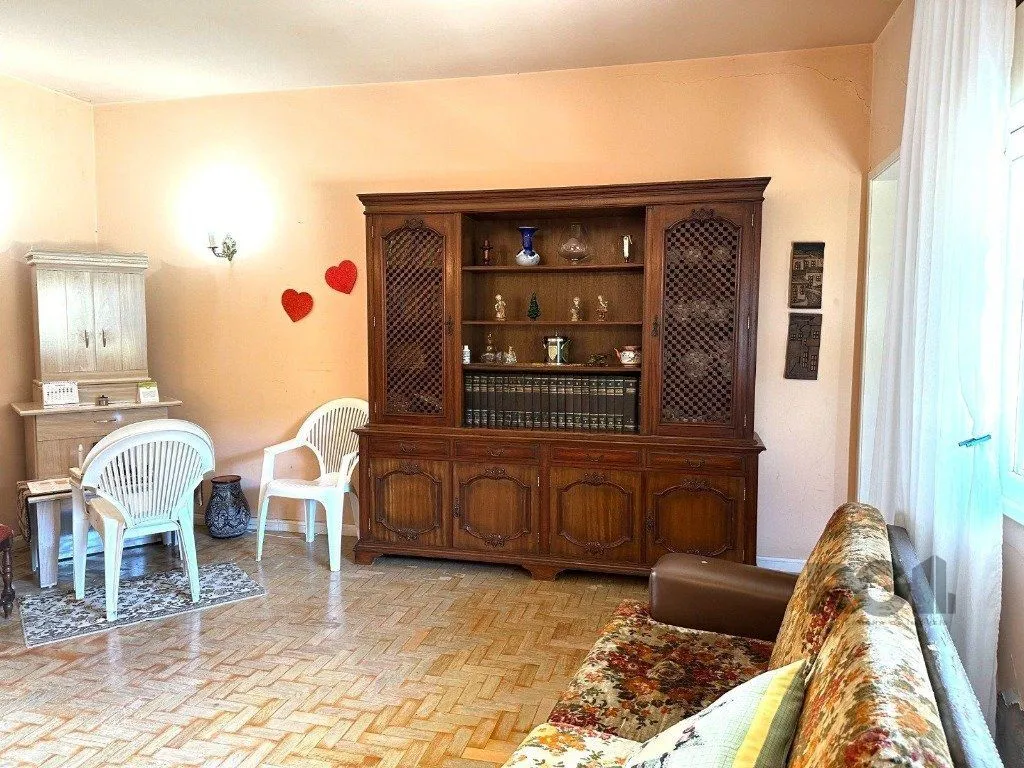 Imagem Casa 3 dormitórios no Bairro Glória, próxima a Prof. Oscar Pereira.