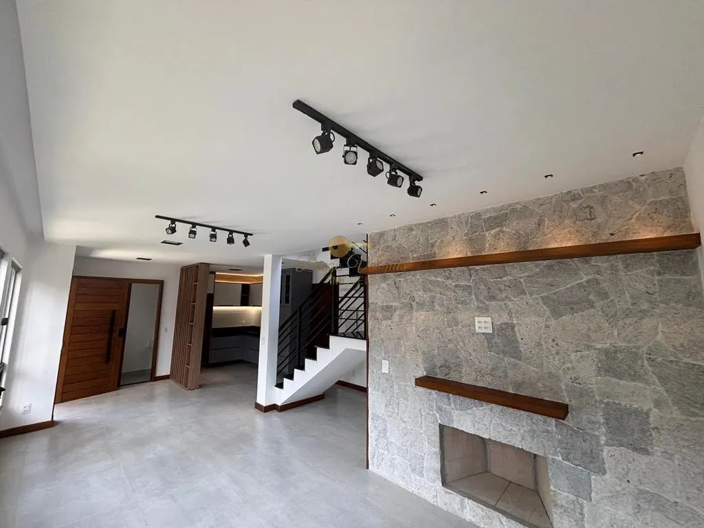 Imagem Casa em Condomínio para Venda em Teresópolis / RJ no bairro Alto