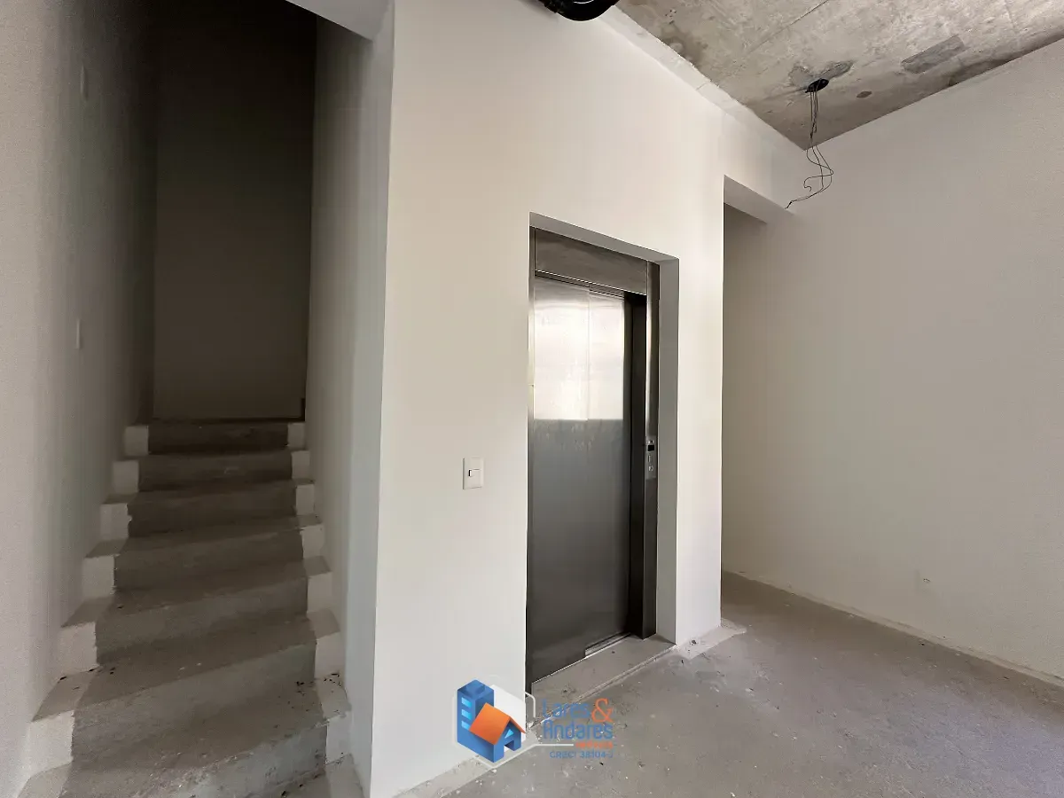 Imagem Casa no condomínio CONDOMÍNIO KINÁ ALTO DE PINHEIROS para venda com 4 quartos, sendo 4 suítes, 584m²