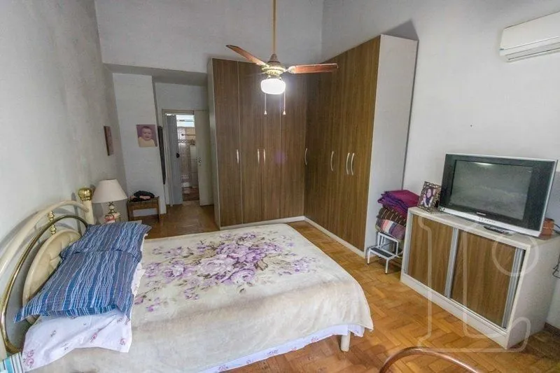 Imagem Sobrado para Venda - 241m², 4 dormitórios, sendo 1 suites, 1 vaga - Camaquã