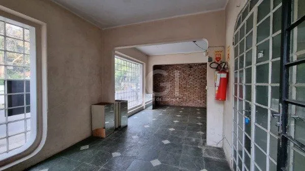 Imagem Casa para Venda - 200m², 2 dormitórios, 1 vaga - Moinhos de Vento