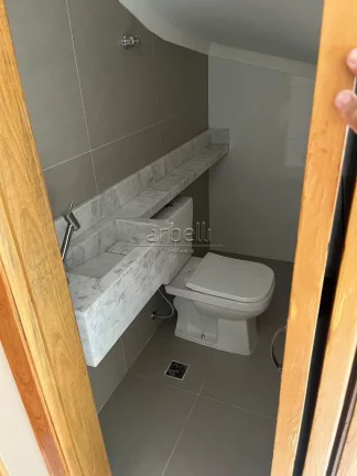 Imagem Sobrado com 165 metros quadrados, com 3 dormitórios sendo 1 suíte com varanda, 3 banheiros, 1 lava...